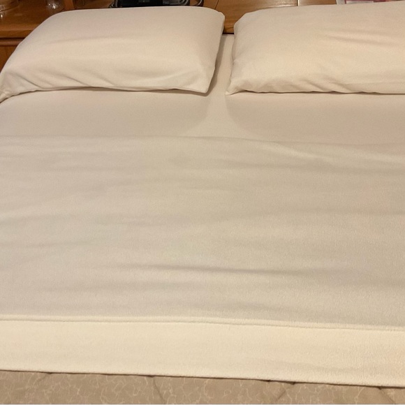 Berkshire Bedding Polar Fleece Queen Sheets Poshmark